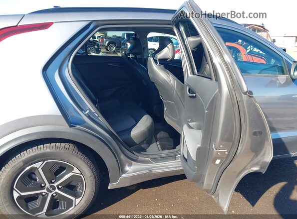 KNDCS3LFXP5048949 2023 KIA NIRO PLUG-IN HYBRID Silver VIN კოდის სტიკერის ხედი