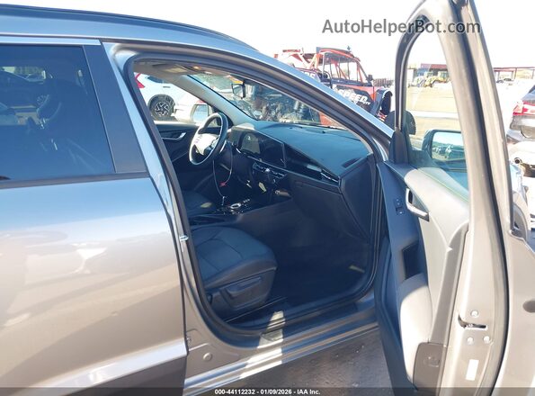 KNDCS3LFXP5048949 2023 KIA NIRO PLUG-IN HYBRID Silver წინა სალონის ხედი