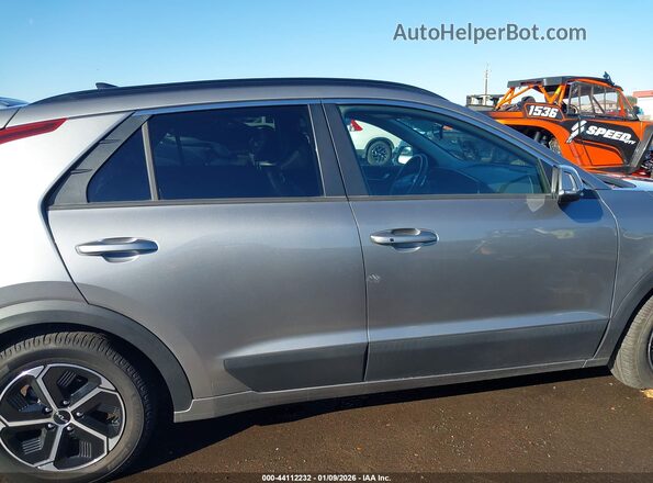 KNDCS3LFXP5048949 2023 KIA NIRO PLUG-IN HYBRID Silver უკანა სალონის ხედი