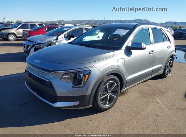 KNDCS3LFXP5048949 2023 KIA NIRO PLUG-IN HYBRID Silver წინა მარცხენა ხედი სამი მეოთხედიდან