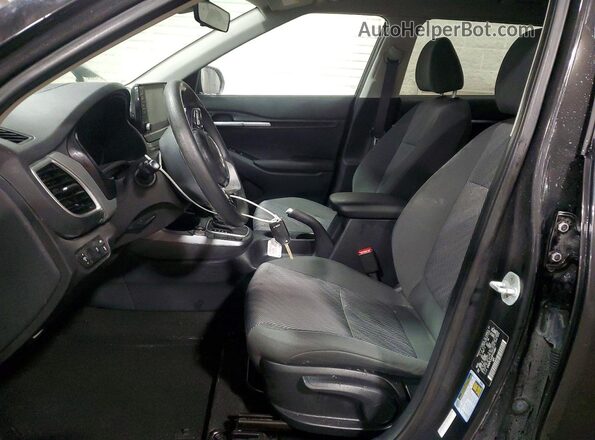 KNDEPCAA9P7348861 2023 KIA SELTOS Черный Вид салона спереди