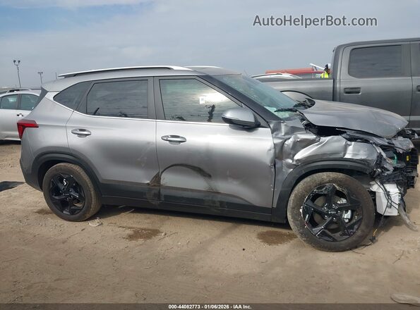 KNDER2AA2T7828660 2026 KIA SELTOS Серый Панорамный вид салона 360°