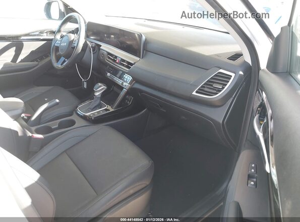 KNDER2AA3S7703410 2025 KIA SELTOS Белый Вид салона спереди