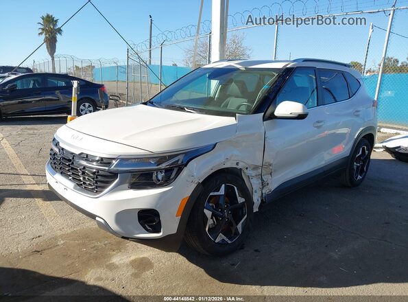 KNDER2AA3S7703410 2025 KIA SELTOS Белый Передняя левая четверть