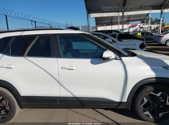 KNDER2AA3S7703410 2025 KIA SELTOS Белый Вид задней части салона
