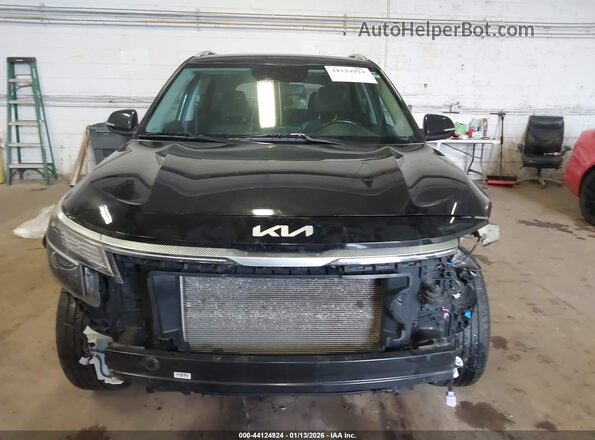 KNDERCAA7P7384834 2023 KIA SELTOS Черный Вид задней части салона