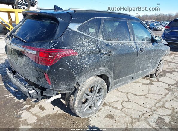 KNDEU2AA2P7393336 2023 KIA SELTOS Черный Задняя правая четверть