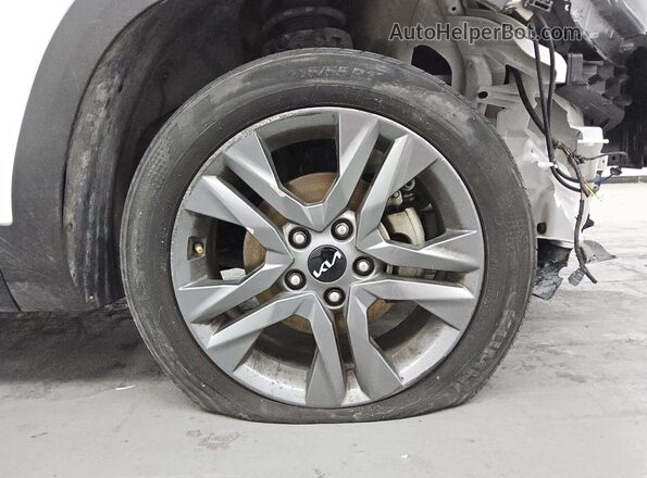 KNDEU2AA3P7373905 2023 KIA SELTOS Белый 
