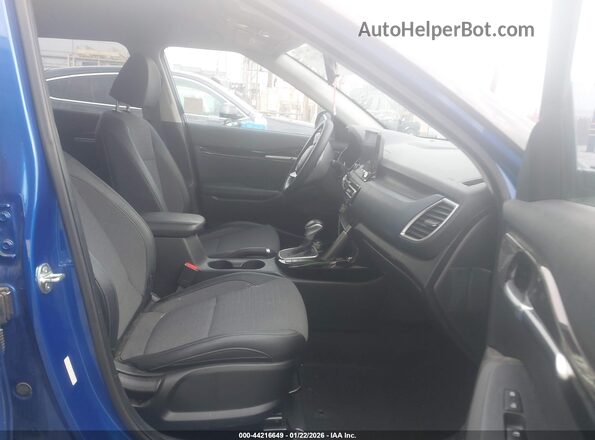 KNDEU2AA9N7262885 2022 KIA SELTOS Синий Вид салона спереди