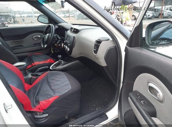 KNDJN2A29H7462898 2017 KIA SOUL Белый Вид салона спереди