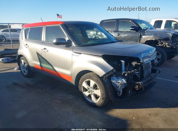 KNDJN2A2XJ7589598 2018 KIA SOUL Серый Передняя правая четверть