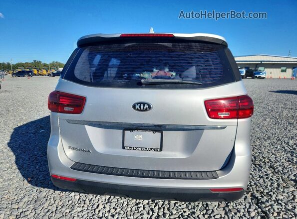 KNDMA5C14K6511176 2019 KIA SEDONA Серебряный Вид сзади