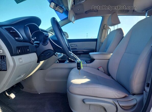 KNDMA5C14K6511176 2019 KIA SEDONA Серебряный Вид салона спереди