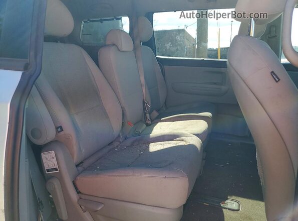 KNDMB5C10G6177894 2016 KIA SEDONA Silver Widok wnętrza z tyłu