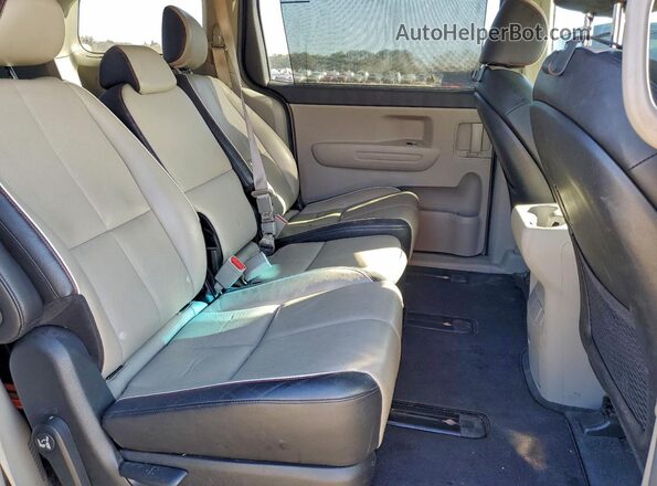 KNDMB5C11K6533746 2019 KIA SEDONA Blue Widok wnętrza z tyłu