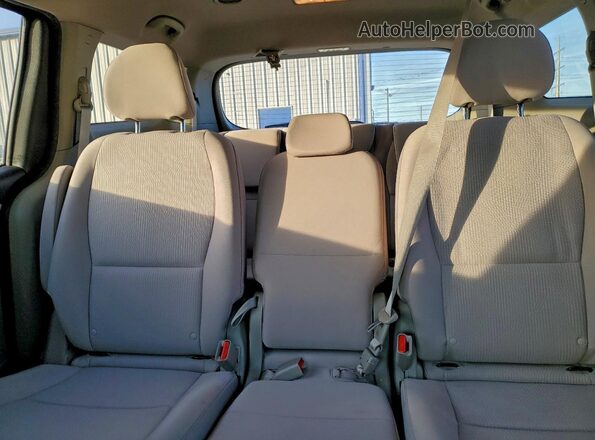 KNDMB5C12M6670200 2021 KIA SEDONA Blue Vista de los asientos traseros