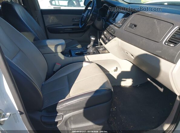 KNDMB5C13K6500263 2019 KIA SEDONA Белый Вид салона спереди