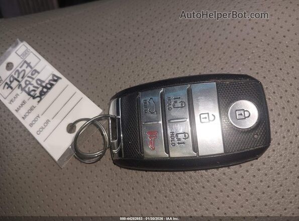 KNDMB5C13K6542691 2019 KIA SEDONA Black Widok deski rozdzielczej