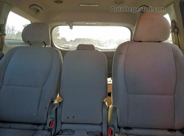 KNDMB5C1XH6227282 2017 KIA SEDONA Серебряный Вид задних сидений
