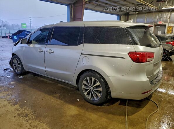 KNDMC5C11J6387828 2018 KIA SEDONA Серебряный Задняя левая четверть