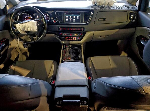 KNDMC5C11J6387828 2018 KIA SEDONA Серебряный Вид панели приборов