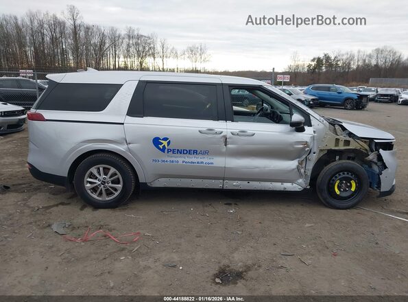 KNDNB4H31P6255138 2023 KIA CARNIVAL MPV Серебряный Вид спереди
