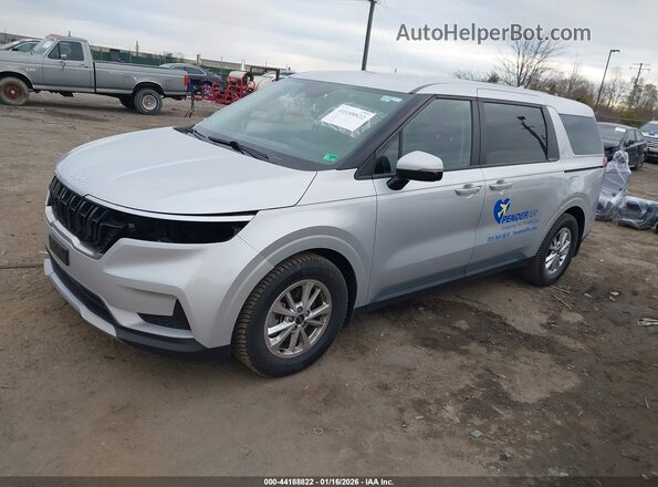 KNDNB4H31P6255138 2023 KIA CARNIVAL MPV Серебряный Передняя левая четверть