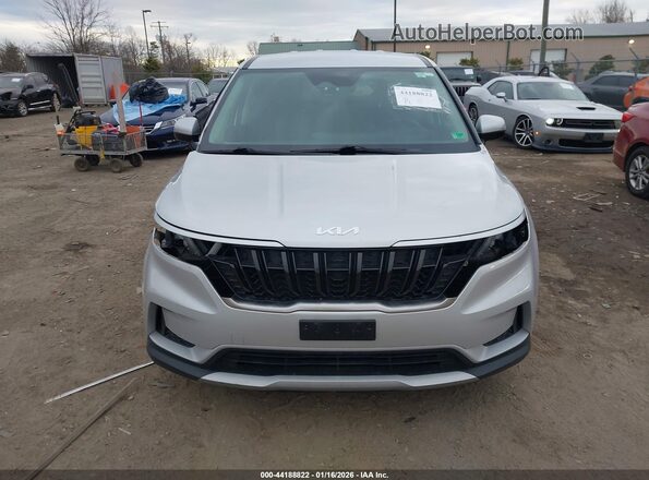 KNDNB4H31P6255138 2023 KIA CARNIVAL MPV Серебряный Вид задней части салона
