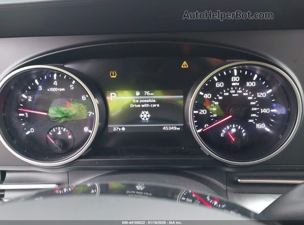 KNDNB4H31P6255138 2023 KIA CARNIVAL MPV Серебряный Вид задних сидений