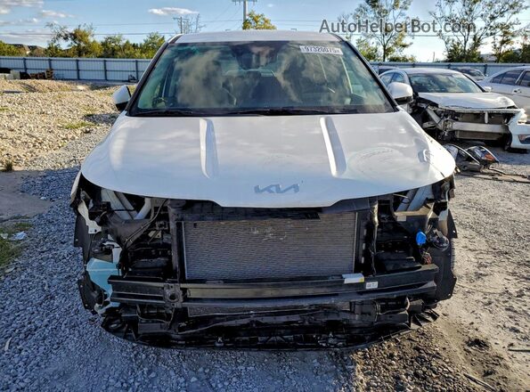 KNDNB4H32P6244147 2023 KIA CARNIVAL Белый Вид спереди
