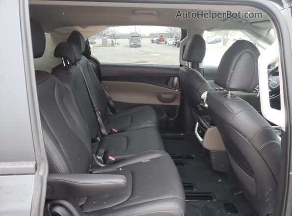 KNDNB5K3XT6598331 2026 KIA CARNIVAL Black Widok wnętrza z tyłu