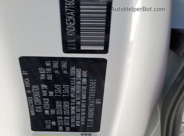 KNDNE5KA7T6089061 2026 KIA CARNIVAL White Widok naklejki z numerem VIN