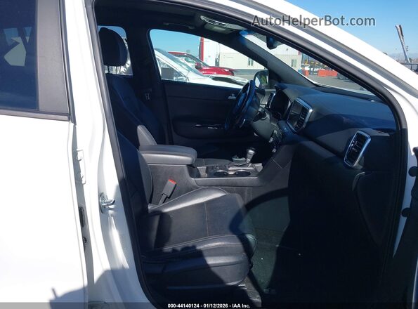 KNDP63AC1N7015936 2022 KIA SPORTAGE Белый Вид салона спереди