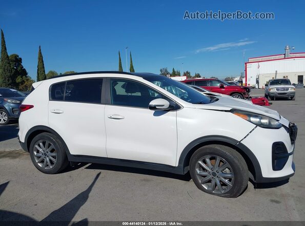 KNDP63AC1N7015936 2022 KIA SPORTAGE Белый Вид задней части салона