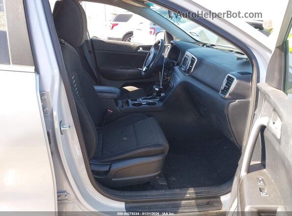 KNDPM3AC4J7312585 2018 KIA SPORTAGE Серебряный Вид салона спереди