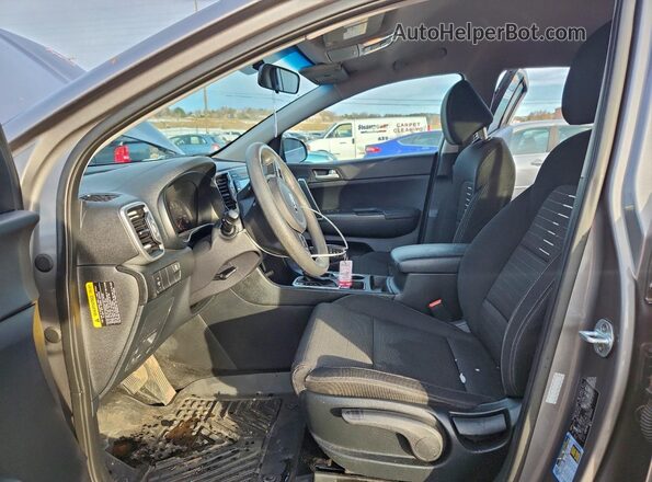 KNDPMCAC5J7314944 2018 KIA SPORTAGE Серый Вид салона спереди