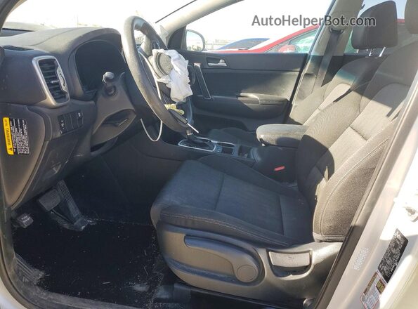 KNDPMCAC7K7556717 2019 KIA SPORTAGE Серебряный Вид салона спереди