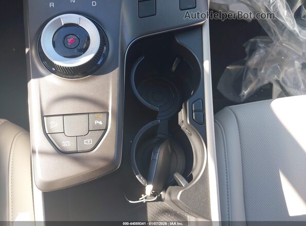 KNDPVDDGXT7283520 2026 KIA SPORTAGE HYBRID Light Blue Вид панели приборов