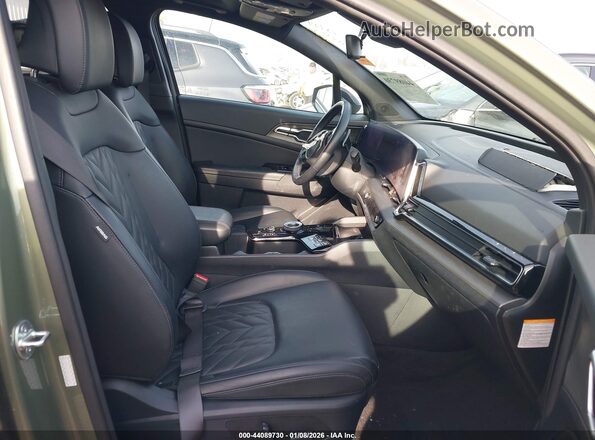 KNDPZDAH5P7107000 2023 KIA SPORTAGE PLUG-IN HYBRID Green Widok wnętrza z przodu