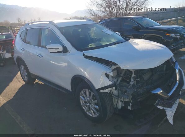 KNMAT2MV5HP549063 2017 NISSAN ROGUE Белый Передняя правая четверть