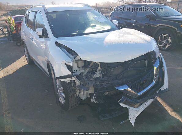 KNMAT2MV5HP549063 2017 NISSAN ROGUE Белый Вид спереди