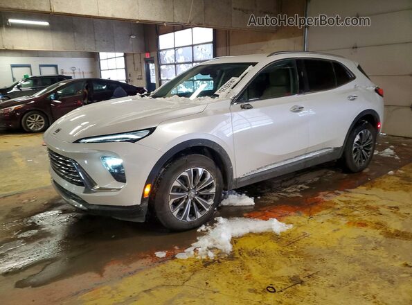 LRBFZKE45SD002084 2025 BUICK ENVISION White Vista tres cuartos delantera izquierda