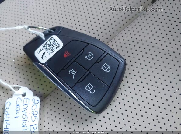 LRBFZKE47SD010641 2025 BUICK ENVISION Серый Вид панели приборов
