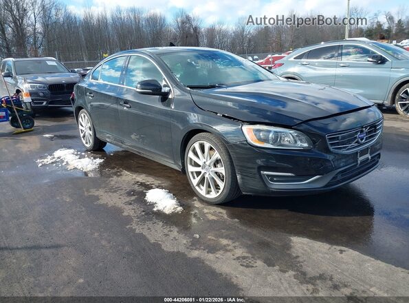 LYV402TM1JB158640 2018 VOLVO S60 INSCRIPTION Черный Передняя правая четверть