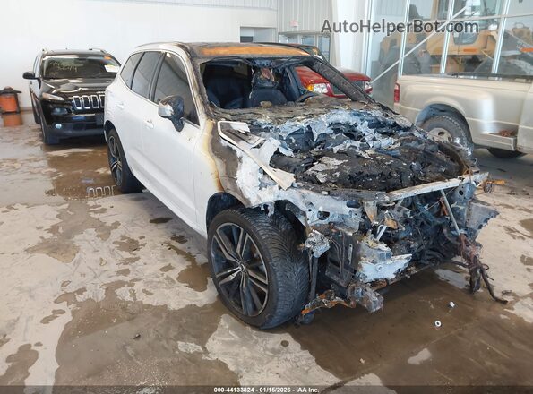 LYVBR0DM0KB283548 2019 VOLVO XC60 HYBRID Белый Передняя правая четверть