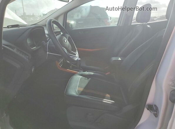 MAJ6P1CL4JC218174 2018 FORD ECOSPORT White Вид салону спереду