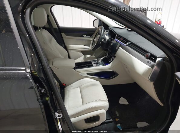 SADCJ2EX4PA708210 2023 JAGUAR F-PACE Черный Вид салона спереди