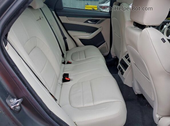 SADCT2EX4TA755421 2026 JAGUAR F-PACE Blue Vista de los asientos traseros