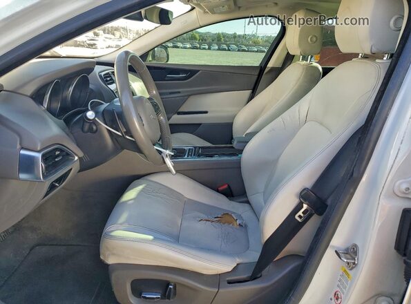 SAJAR4FX1KCP49673 2019 JAGUAR XF White Front interior view