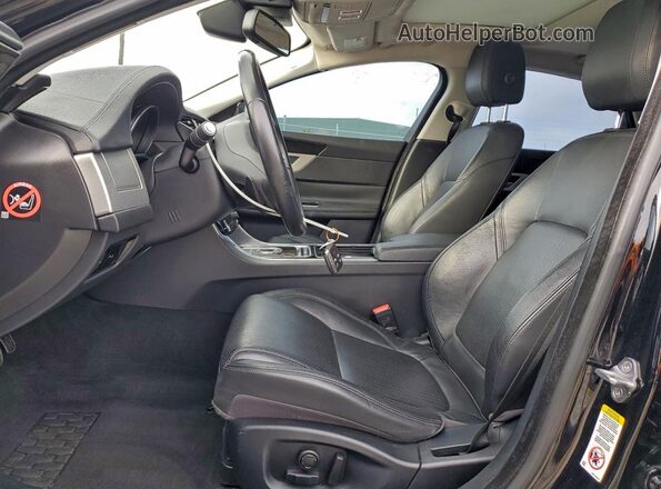 SAJBE4BV7GCY13100 2016 JAGUAR XF Черный Вид салона спереди